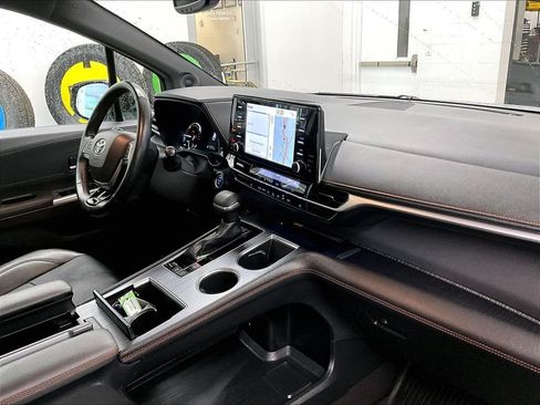 Used 2021 Toyota Sienna XSE w/ XSE Plus Package AWD/4WD image 14