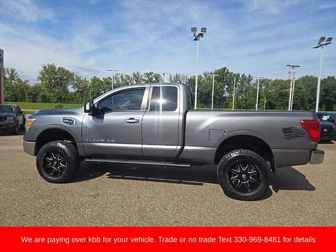 Used 2018 Nissan Titan SV AWD/4WD image 4