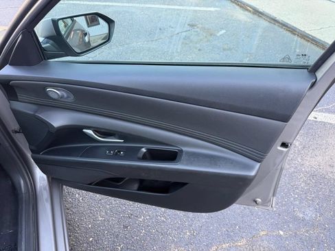 Used 2023 Hyundai Elantra SEL w/ Convenience Package FWD image 28