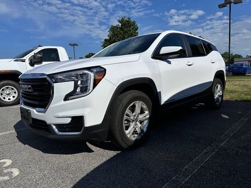 Used 2023 GMC Terrain SLE AWD/4WD image 2