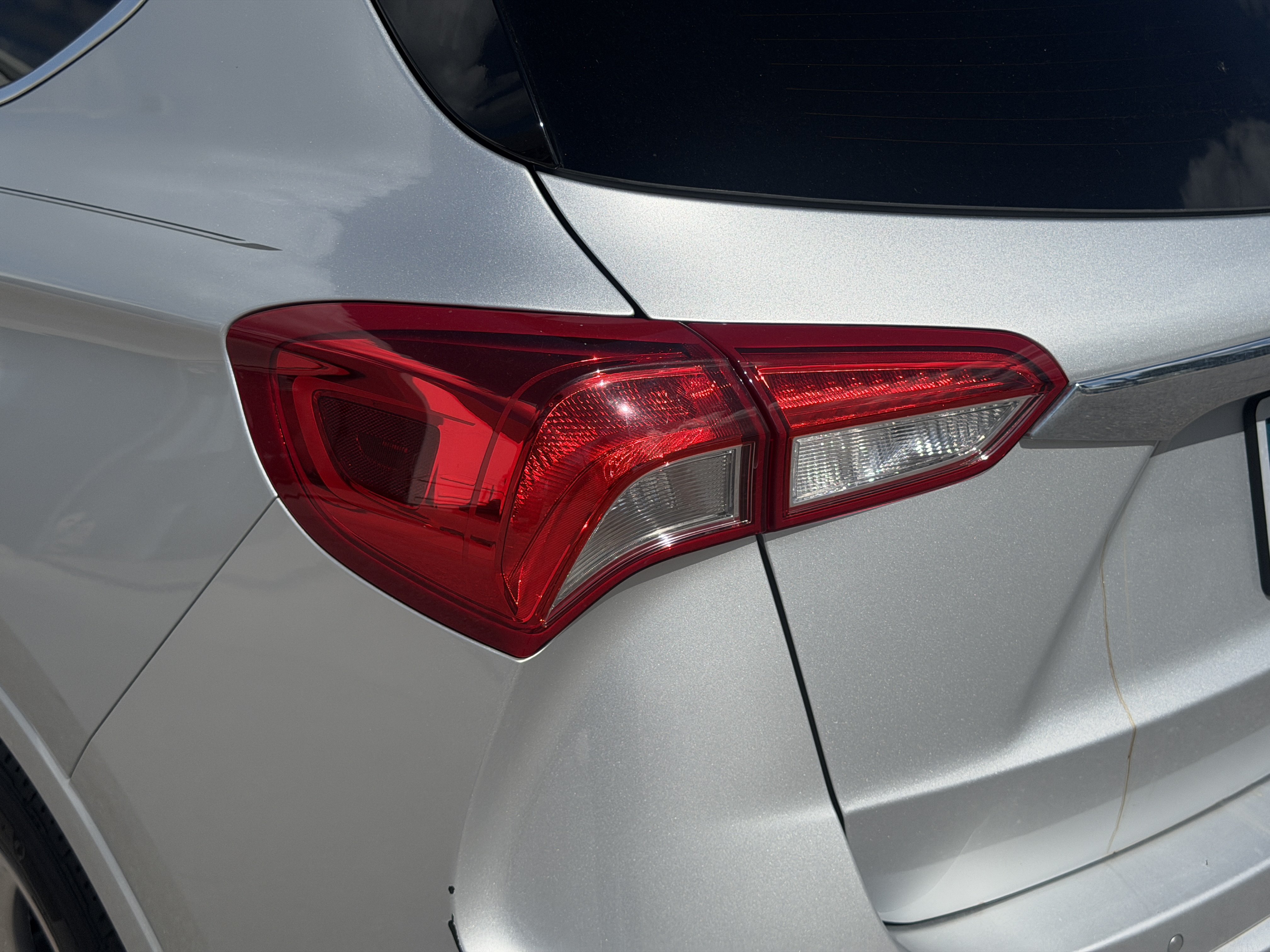 Used 2019 Buick Envision Essence FWD image 11