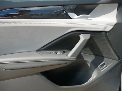 New 2025 Volkswagen Tiguan SE image 5