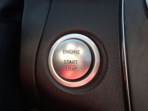 Certified 2019 Mercedes-Benz GLC 300 4MATIC image 24