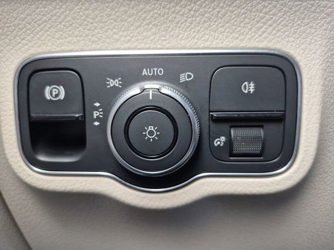 Used 2024 Mercedes-Benz EQB 300 4MATIC image 27