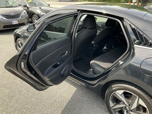 Used 2021 Hyundai Elantra SEL w/ Convenience + Premium Package FWD image 14