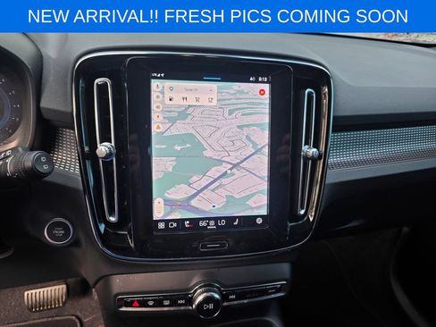 Used 2024 Volvo XC40 B5 Plus w/ Protection Package Premier AWD/4WD image 8