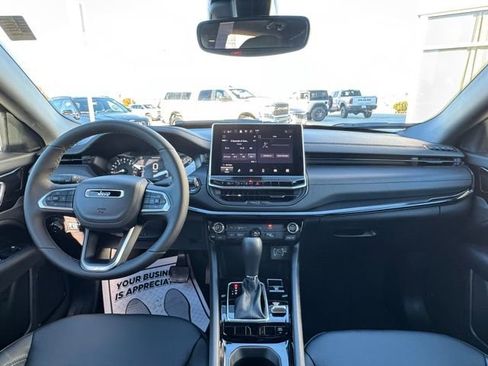 New 2026 Jeep Compass Latitude image 12