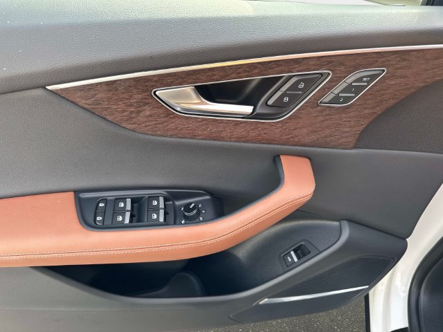 Used 2024 Audi Q8 Premium Plus w/ Premium Plus Package AWD/4WD image 16