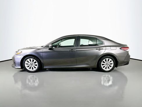 Used 2019 Toyota Camry LE w/ Convenience Package FWD image 4