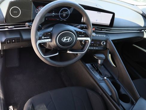 Used 2024 Hyundai Elantra SEL FWD image 11