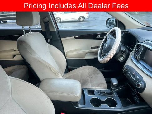 Used 2019 Kia Sorento FWD image 3