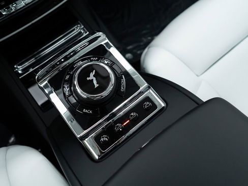 New 2026 Rolls-Royce Phantom Sedan RWD image 40