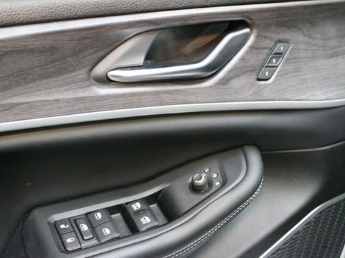 Used 2023 Jeep Grand Cherokee L Limited AWD/4WD image 19