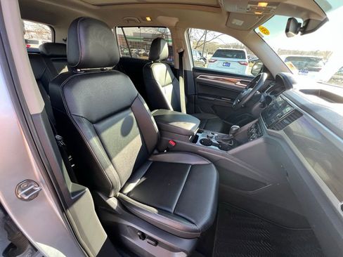 Used 2018 Volkswagen Atlas SEL w/ R-Line Package image 28