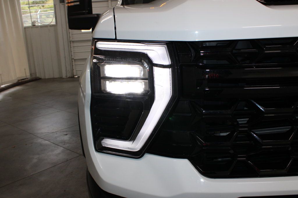 Used 2025 Chevrolet Silverado 2500 ZR2 w/ Technology Package AWD/4WD image 13