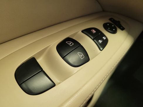 Used 2017 Nissan Pathfinder Platinum w/ Family Entertainment Package FWD image 27