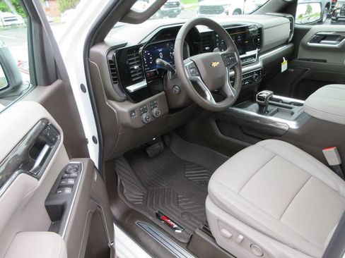 New 2026 Chevrolet Silverado 1500 LTZ w/ LTZ Premium Package AWD/4WD image 15
