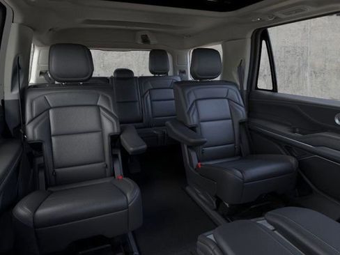 New 2025 Lincoln Navigator Reserve AWD/4WD image 11