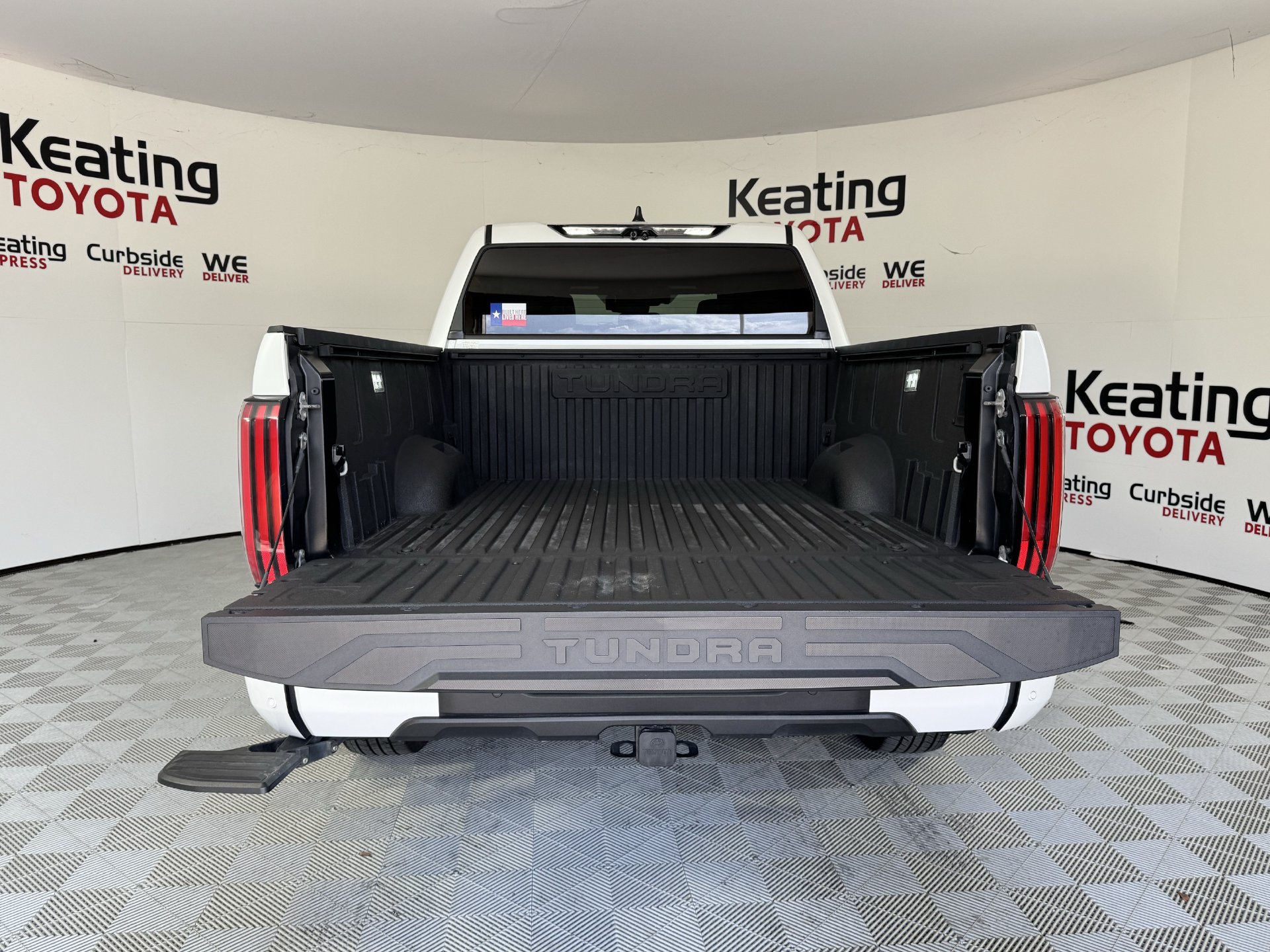 Used 2024 Toyota Tundra Platinum AWD/4WD image 17