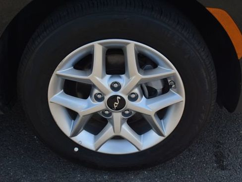 Used 2025 Kia Soul LX FWD image 38