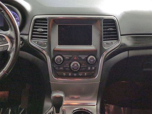 Used 2020 Jeep Grand Cherokee Laredo image 19