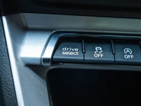 Used 2023 Audi Q3 2.0T Premium w/ Convenience Package image 32