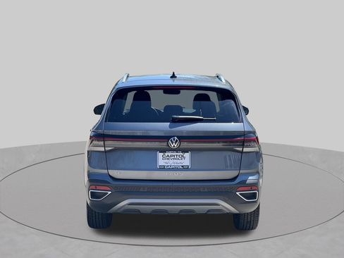 Used 2025 Volkswagen Taos SE FWD image 4