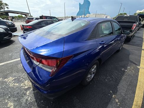 Used 2021 Hyundai Elantra SE FWD image 6
