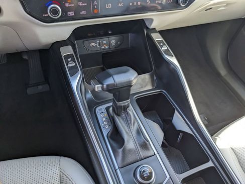 Certified 2024 Kia Sorento EX w/ Panoramic Sunroof Package image 25