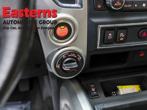 Used 2020 Nissan Titan SV w/ SV Convenience Package image 14