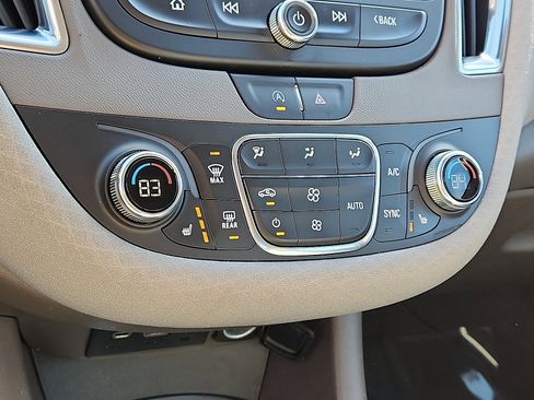 Used 2021 Chevrolet Malibu LT image 15