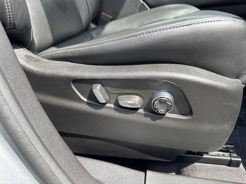 Used 2024 Cadillac XT4 Premium Luxury image 38