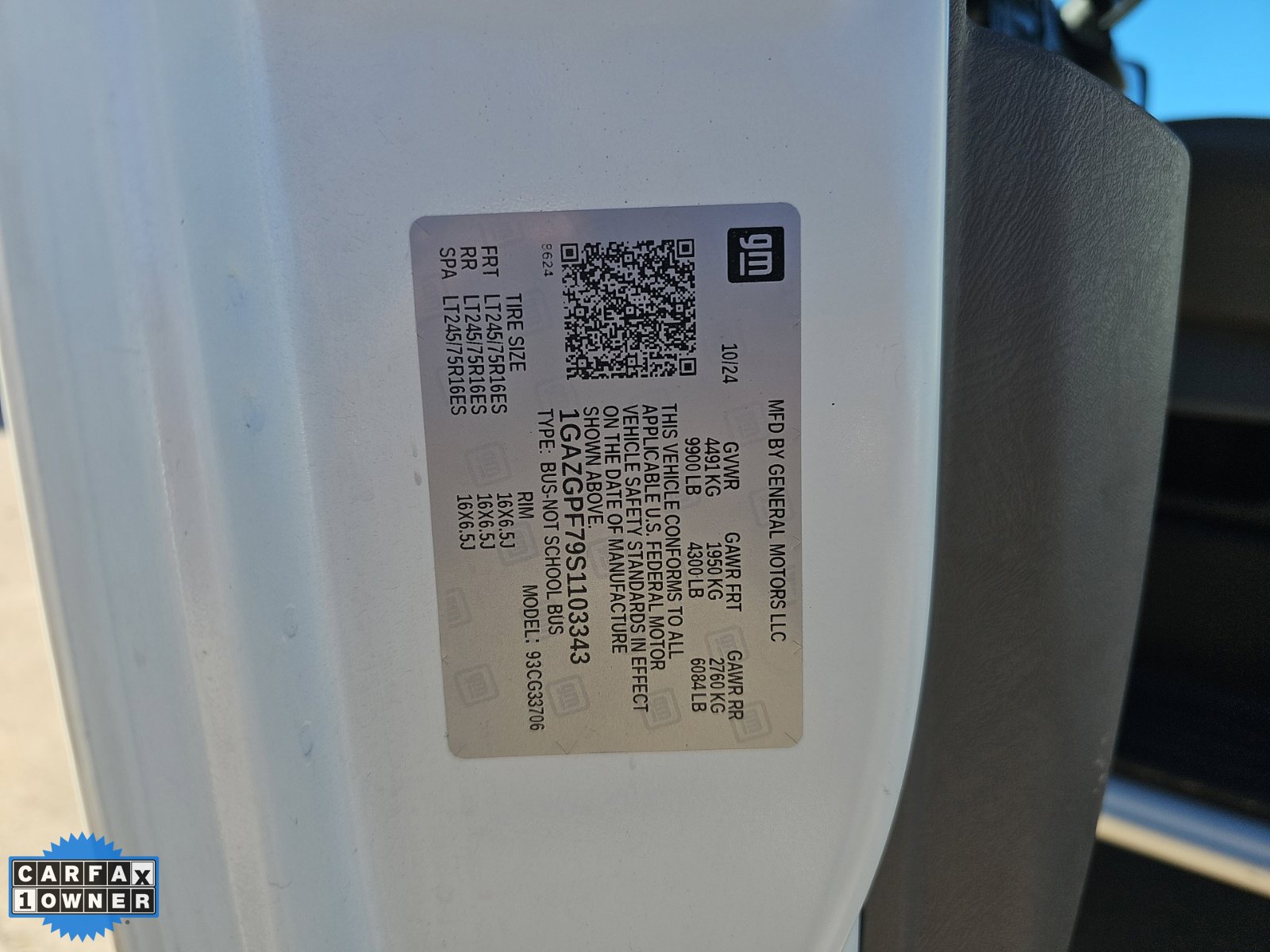 Used 2025 Chevrolet Express 3500 LT w/ LT Preferred Equipment Group RWD image 12