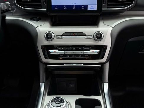 Used 2023 Ford Explorer XLT w/ Equipment Group 202A AWD/4WD image 30