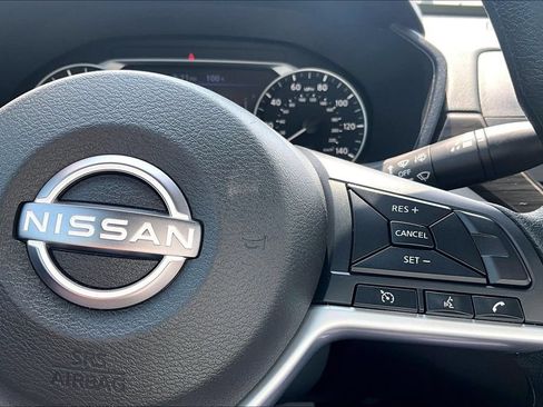 Used 2025 Nissan Altima 2.5 SV FWD image 24