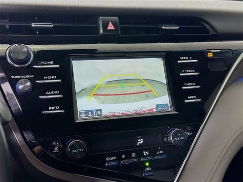 Used 2018 Toyota Camry XSE image 8