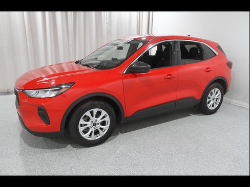 Used 2024 Ford Escape Active w/ Cold Weather Package FWD image 3