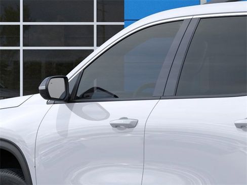 New 2025 Chevrolet Traverse LT image 12