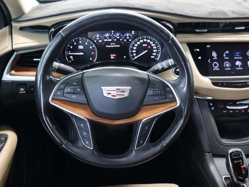 Used 2017 Cadillac XT5 Platinum w/ Driver Assist Package image 9
