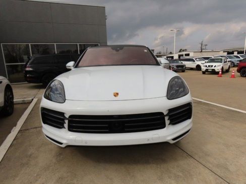 Used 2022 Porsche Cayenne Coupe image 4