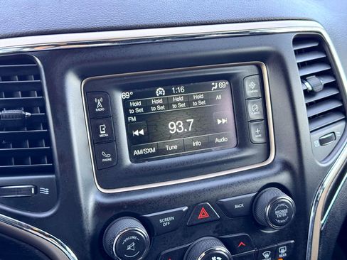 Used 2017 Jeep Grand Cherokee Limited image 28