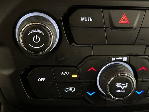 Used 2023 Jeep Renegade Trailhawk AWD/4WD image 54