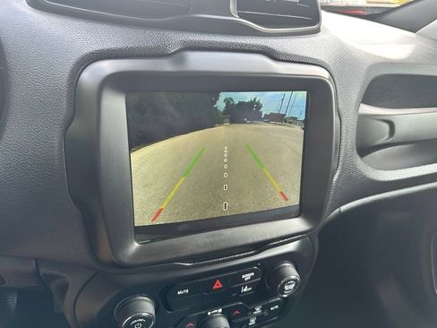 Used 2023 Jeep Renegade Latitude AWD/4WD image 14