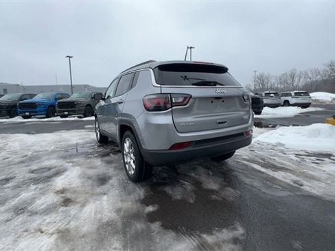 Used 2022 Jeep Compass Latitude w/ Sun and Sound Group image 6