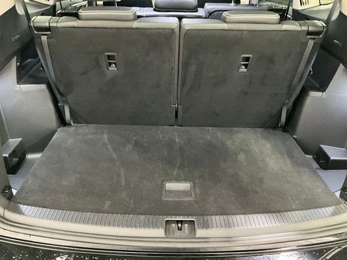 Used 2025 Volkswagen Atlas SE image 22