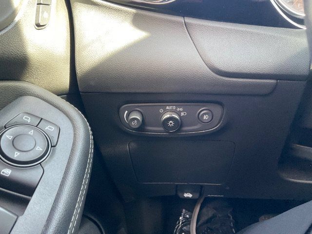 Used 2022 Buick Encore GX Essence w/ Experience Buick Package FWD image 21