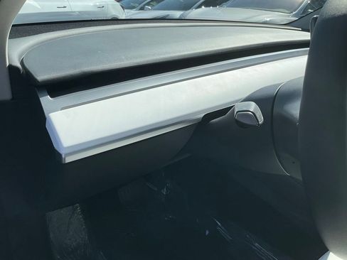 Used 2023 Tesla Model 3 Standard Range image 19