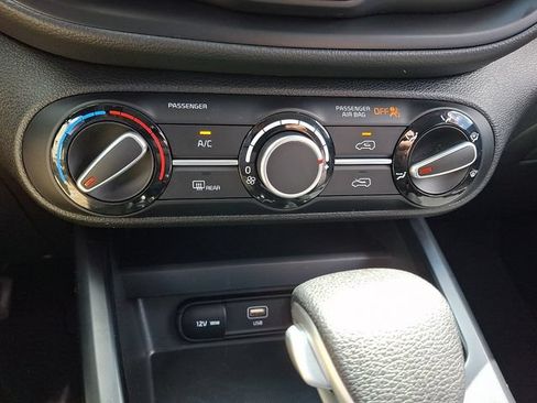 Used 2025 Kia Soul LX FWD image 16