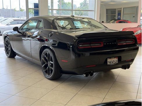 Used 2019 Dodge Challenger GT w/ Blacktop Package RWD image 7