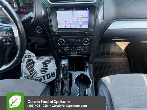 Used 2017 Ford Explorer XLT w/ Equipment Group 202A AWD/4WD image 27